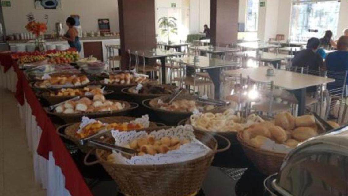 Hotel Golden Dolphin Com Cafe Da Manha! Piscinas 24H Caldas Novas Exteriér fotografie